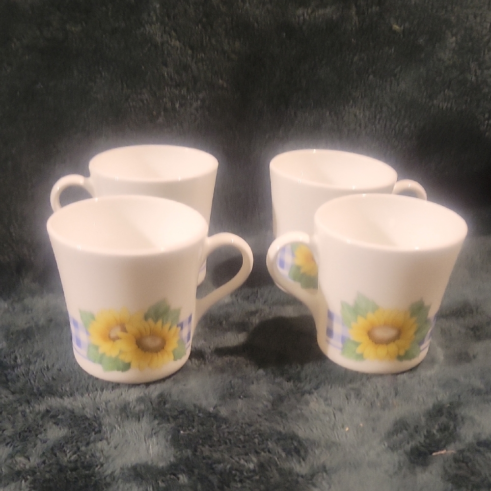 Corningware Sunsation sunflower mugs set of 4 EXCELLENT CONDITION.